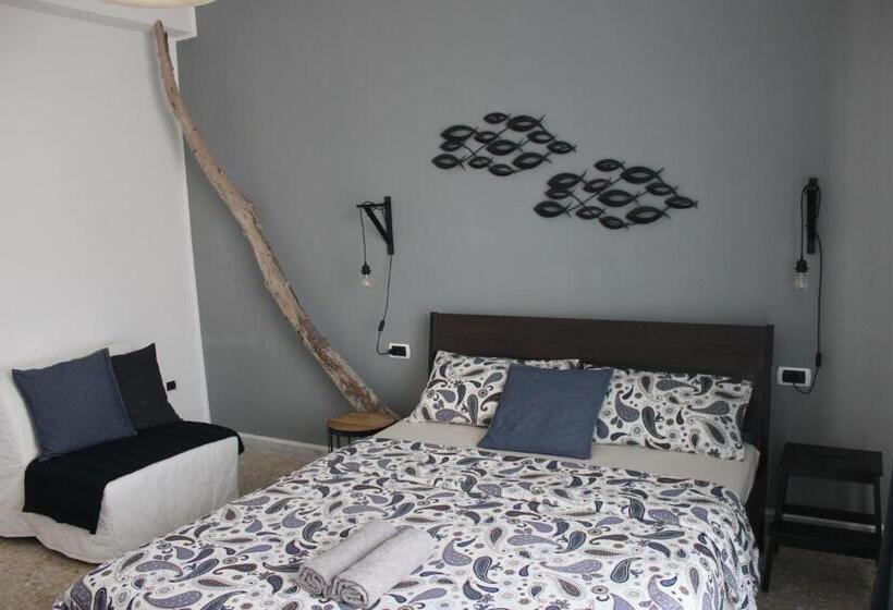 اتاق استاندارد سه نفره, Salecce B&b