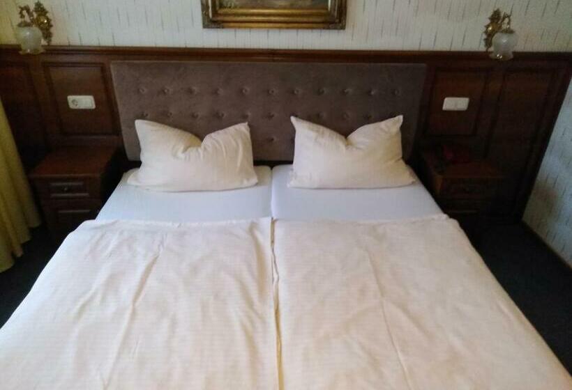 标准间, Stadt Lügde