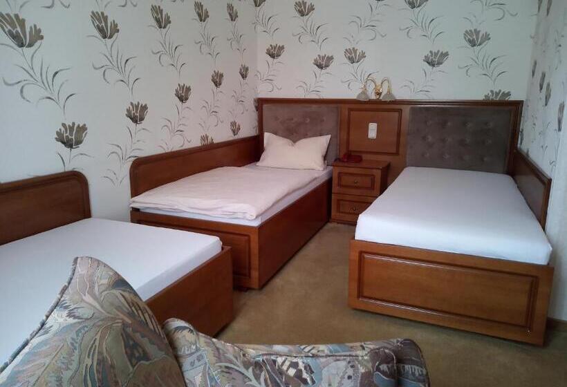 标准三人间, Stadt Lügde