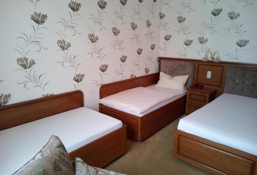 标准三人间, Stadt Lügde