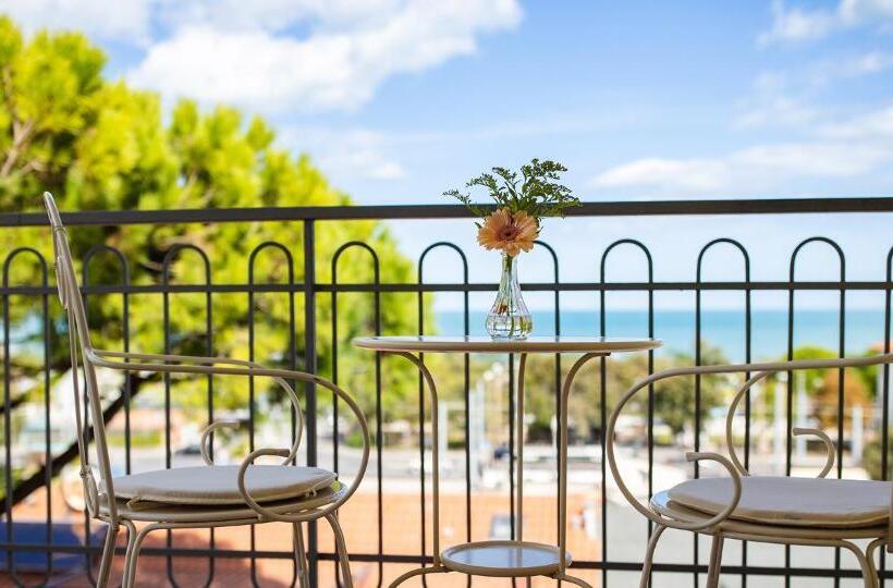 景色の見えるスタンダード4人部屋, Stella