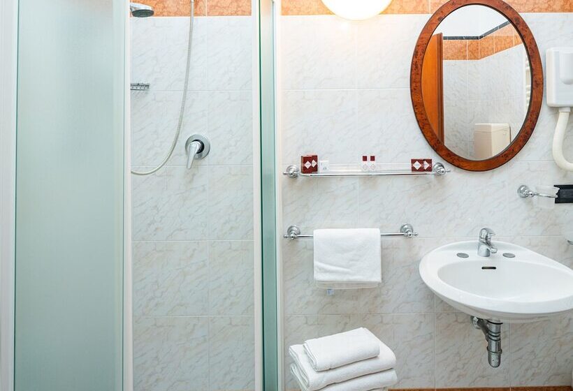 スーペリアトリプルルーム, Stella