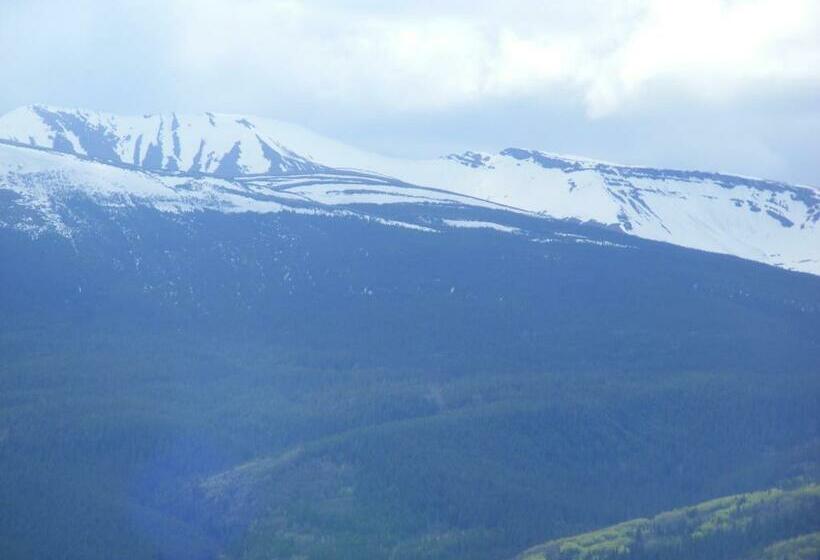 패밀리 스위트, Acorn Motel