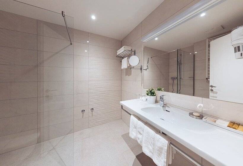 Номер Стандарт, Antunović Hotel East