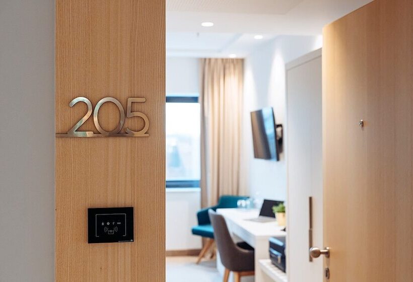 Номер Стандарт, Antunović Hotel East