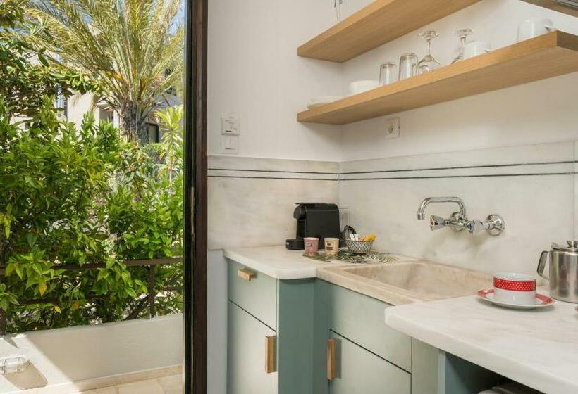 استودیوی سوپریور, Hermes Sea View