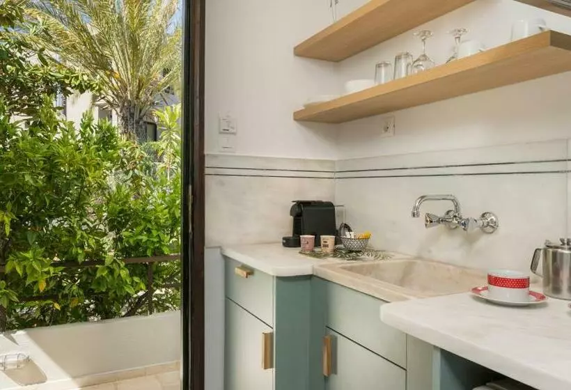 Studio Supérieur, Hermes Sea View