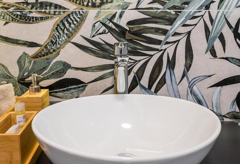 استودیوی سوپریور, Hermes Sea View