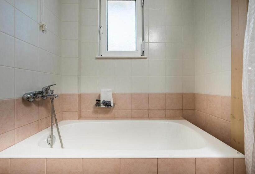 استودیوی استاندارد, Hermes Sea View