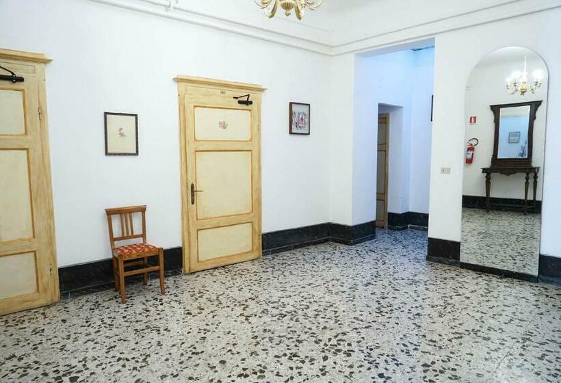 اتاق استاندارد یک تخته با سرویس بهداشتی مشترک, Albergo Tre Donzelle