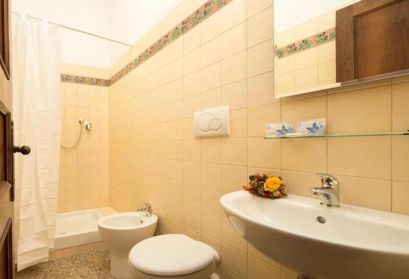 اتاق استاندارد سه نفره, Albergo Tre Donzelle