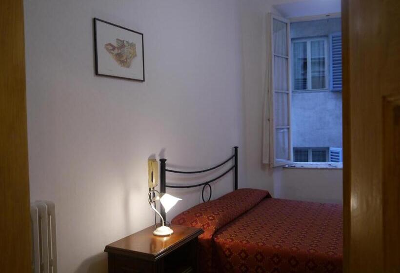 اتاق استاندارد با سرویس بهداشتی مشترک, Albergo Tre Donzelle
