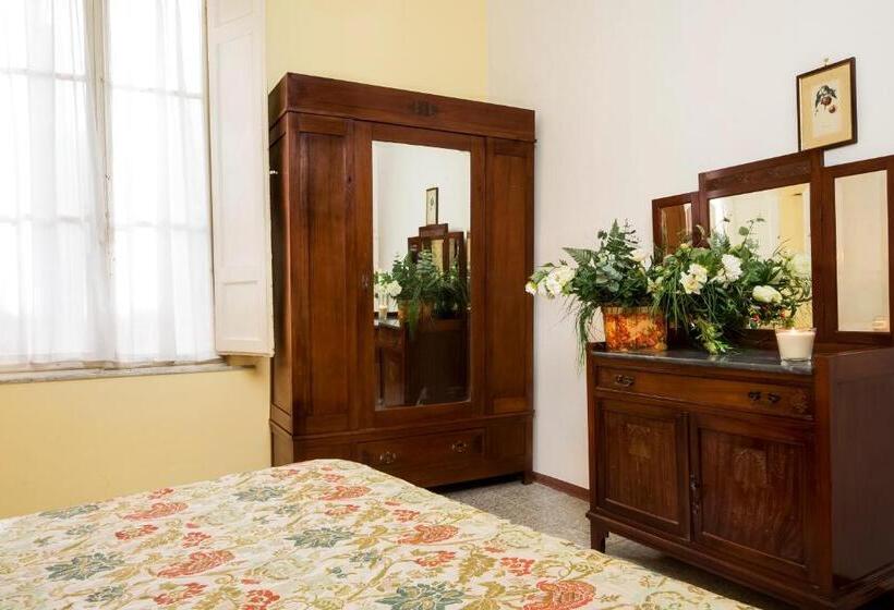 اتاق استاندارد سه تخته با سرویس بهداشتی مشترک, Albergo Tre Donzelle