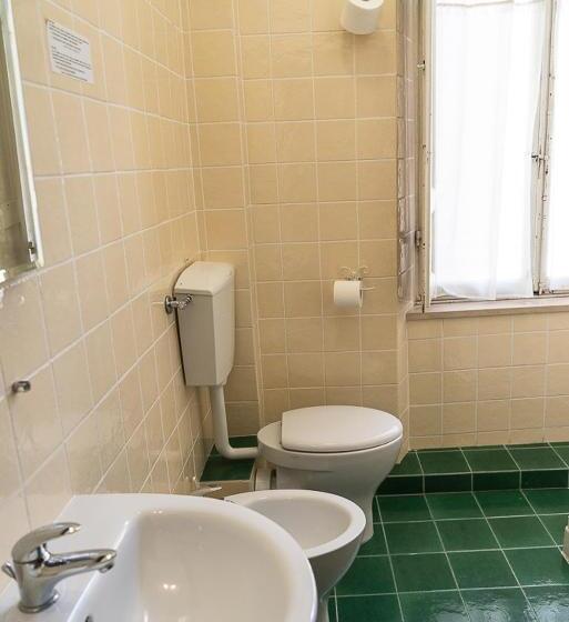 اتاق استاندارد یک نفره, Albergo Tre Donzelle