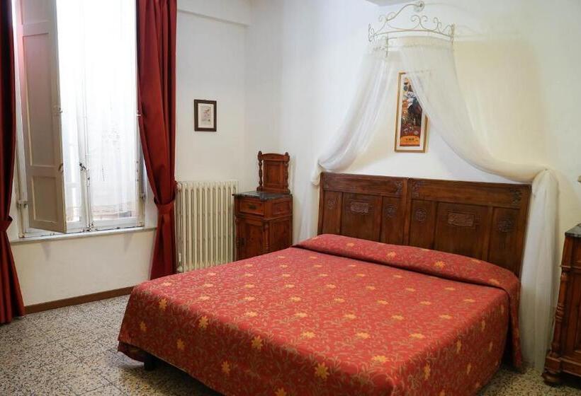 اتاق استاندارد یک نفره, Albergo Tre Donzelle