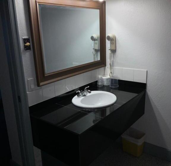 סוויטת 2 חדרי שינה, Alpine Inn