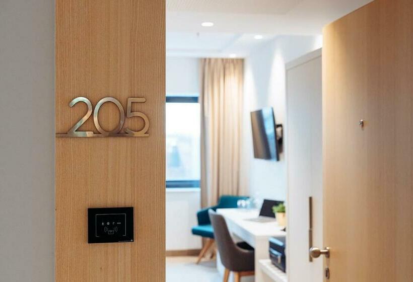 Номер Стандарт, Antunović Hotel East