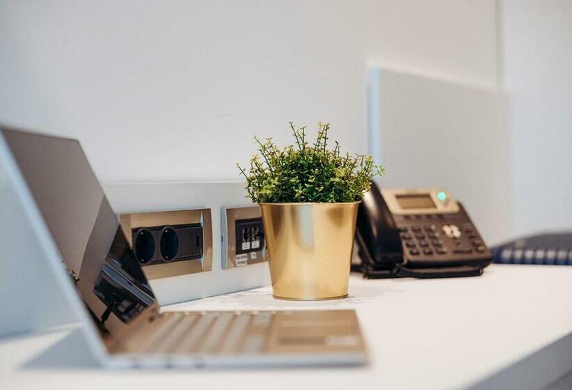 Номер Стандарт, Antunović Hotel East