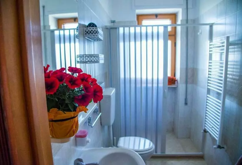 اتاق استاندارد چهارنفره با بالکن, B&b Casa Mariangi