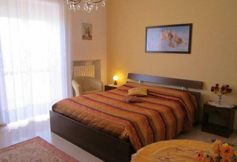 חדר לארבעה סטנדרטי עם מרפסת, B&b Casa Mariangi