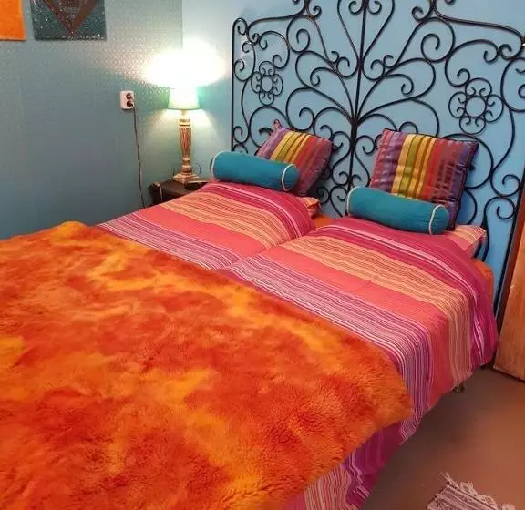 Comfort Kolmen Hengen Huone, B&b Villa De Thee Tuin