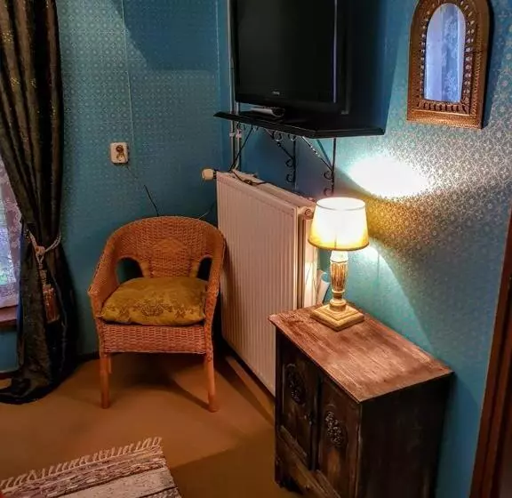 Comfort Kolmen Hengen Huone, B&b Villa De Thee Tuin