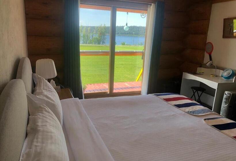 Standard Szoba King Size Bed, Cariboo Log Guest House