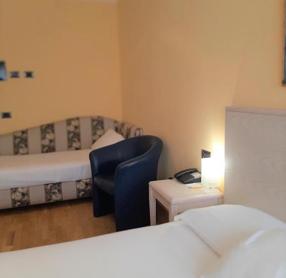 Номер Стандарт Трехместный, Chiaraluna