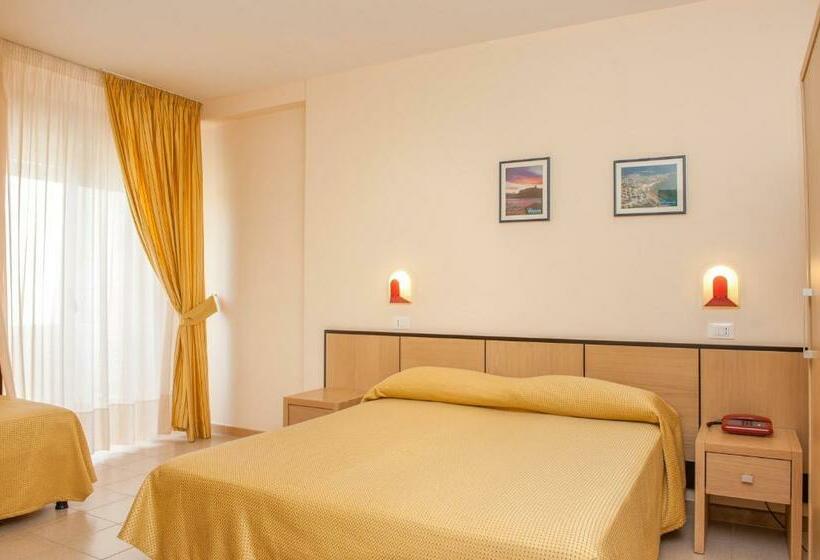 スタンダードトリプルルーム, Cristalda