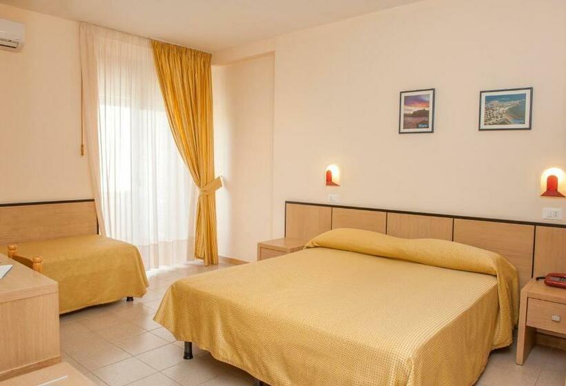 スタンダードトリプルルーム, Cristalda