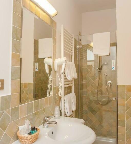 スタンダード4人部屋, Cristalda