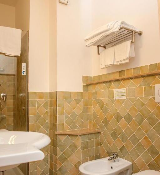 デラックスの4人部屋, Cristalda