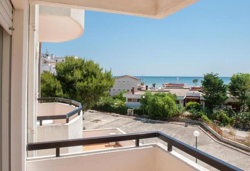 デラックスの4人部屋, Cristalda