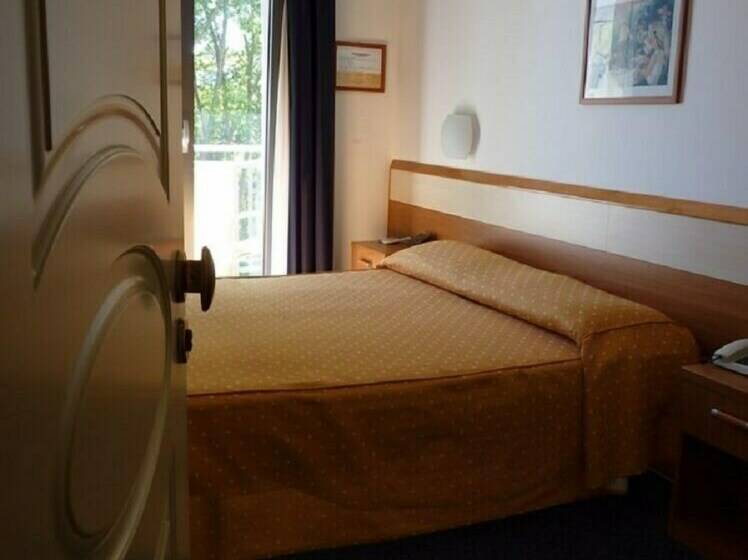 חדר סטנדרט לארבעה, Gambrinus