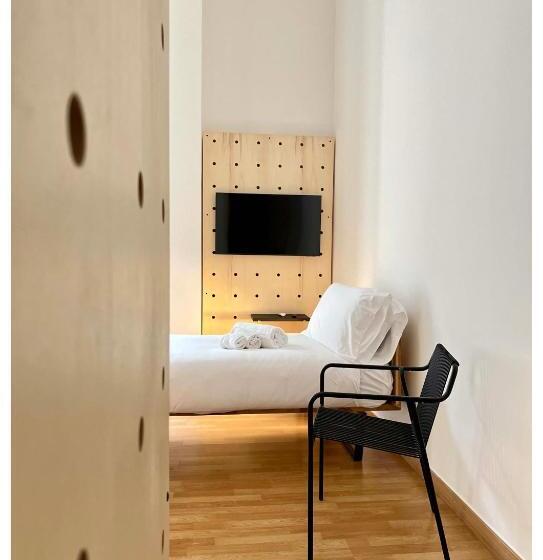 סוויטה עם מרפסת, Imago Plus