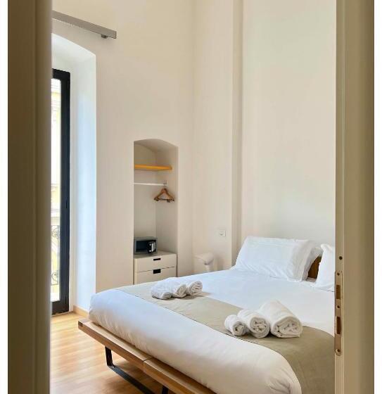 סוויטה עם מרפסת, Imago Plus