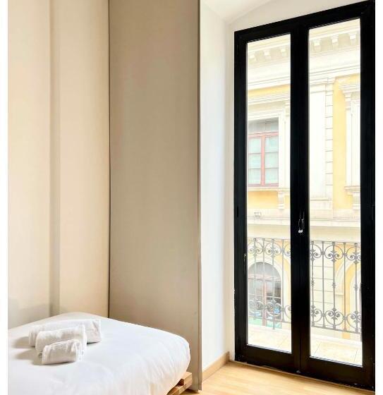 סוויטה עם מרפסת, Imago Plus