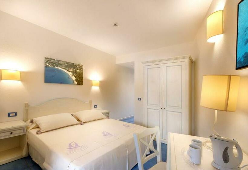 اتاق سوپریور, Janas