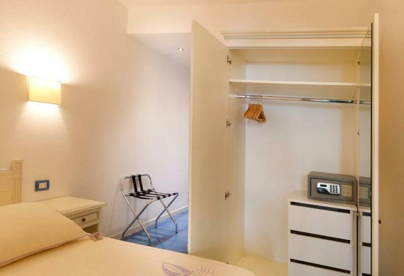 اتاق سوپریور, Janas