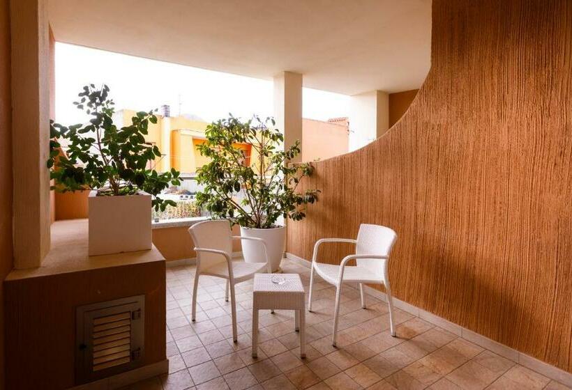 اتاق لوکس, Janas