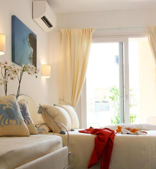 اتاق لوکس, Janas