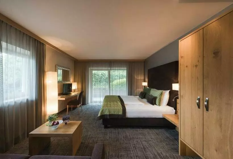 Standard-huone Puutarhanäkymä, La Maiena Meran Resort