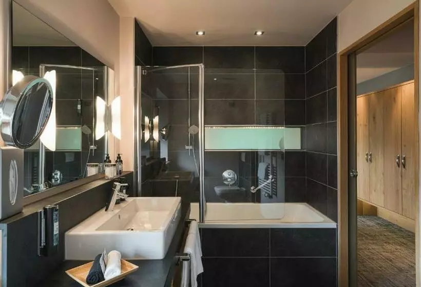 Standard-huone Puutarhanäkymä, La Maiena Meran Resort