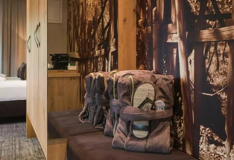 Standard-huone Puutarhanäkymä, La Maiena Meran Resort