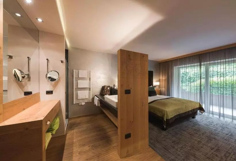Standard-huone Puutarhanäkymä, La Maiena Meran Resort