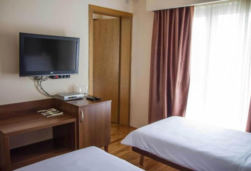 اتاق استاندارد چهار تخته, M