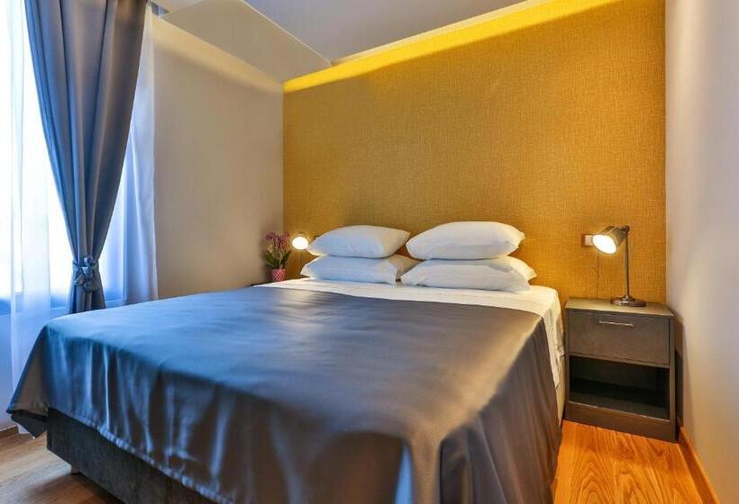 اتاق لوکس, M