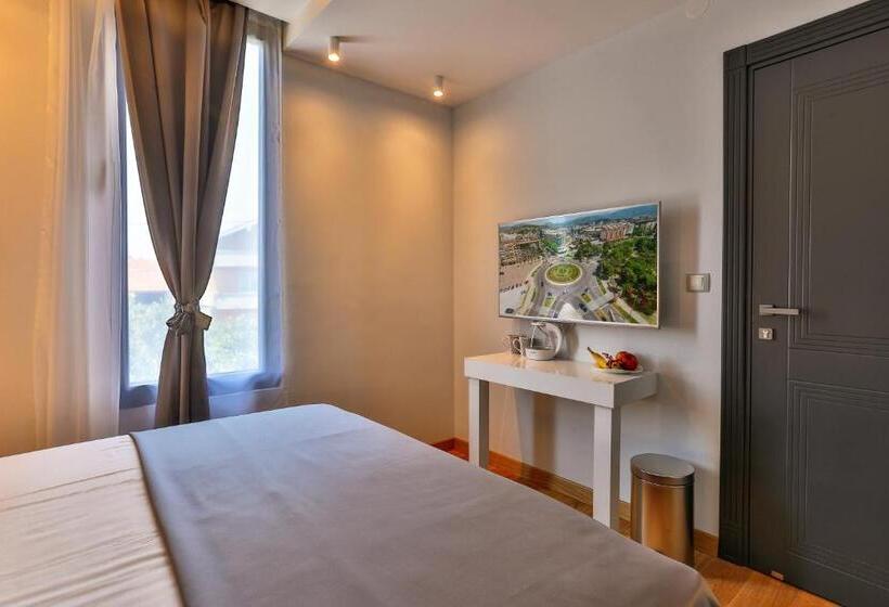 اتاق لوکس, M