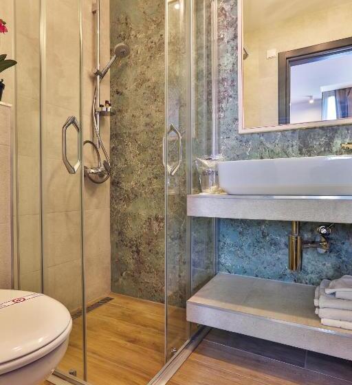 اتاق لوکس, M