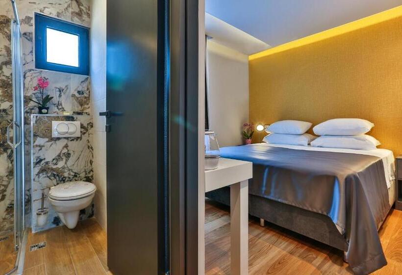 اتاق لوکس, M